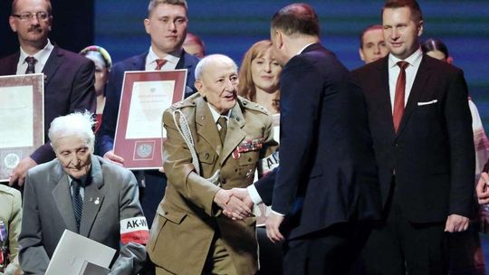 Prezydent Andrzej Duda na koncercie zespołu Mazowsze w CSK