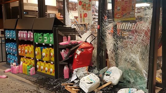 Annopol: 19-latka wjechała w stację benzynową