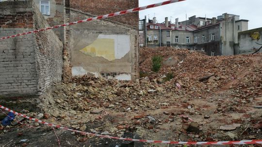 Gruzowisko po wyburzonej kamienicy przy ulicy Zamojskiej