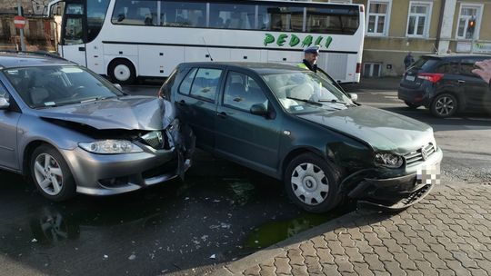 Wypadek na skrzyżowaniu ulicy Nowy Świat i Kunickiego