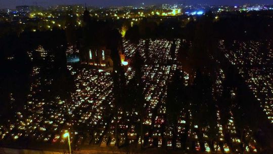 Dzień Wszystkich Świętych: cmentarz przy ul. Walecznych