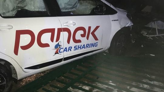 Rozbity samochód Panek Car Sharing Rozbity samochód Panek Car Sharing