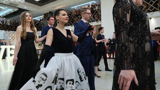 Oryginalna sukienka Beaty Szczerbińskiej-Budzyńskiej na studniówce Oryginalna sukienka Beaty Szczerbińskiej-Budzyńskiej na studniówce