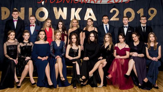 Studniówka w ZSO nr 2 im. F. D. Kniaźnina w Puławach Studniówka w ZSO nr 2 im. F. D. Kniaźnina w Puławach