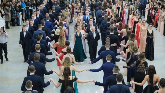 Studniówka 2019: Bal maturzystów Zespołu Szkół nr 5 w hotelu Atelia