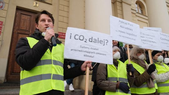 Strajk dla Ziemi - pikieta przd ratuszem
