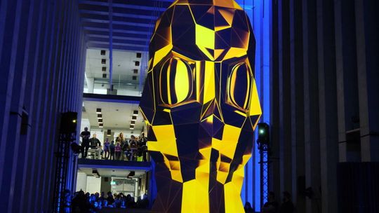 Sviatovid: rzeźba projekcyjna Barta Kresy