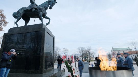 Imieniny marszałka Józefa Piłsudskiego na pl. Litewskim