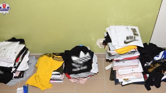 Policjanci na giełdzie w Mokrem pod Zamościem