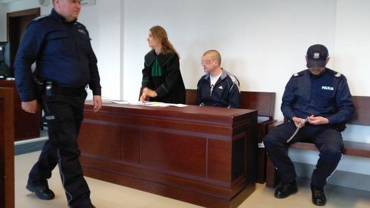 Rzucił się na znajomego z nożem i metalową rurką