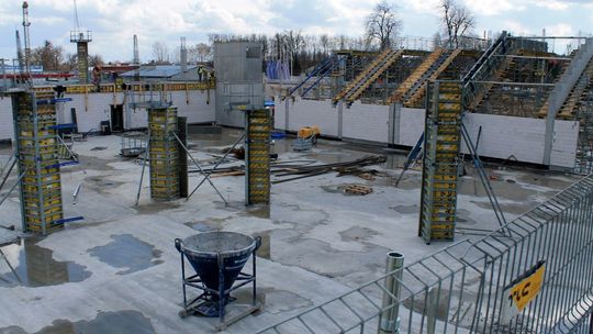 Trwa budowa hali sportowej w Puławach