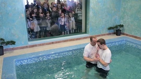 Zgromadzenie i chrzest Świadków Jehowy