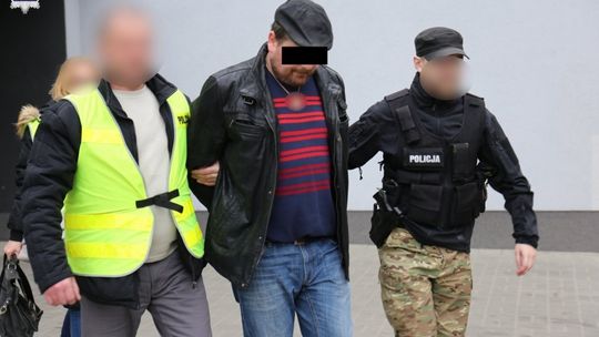 Zatrzymania osób zajmujących się wyłudzaniem podatku VAT