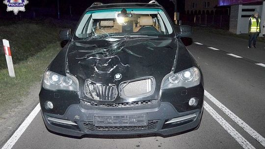 Luchów Górny: Śmiertelny wypadek. Pieszy wtargnął wprost pod samochód