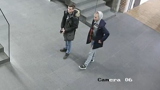 Kradzież w Centrum Spotkania Kultur. Szukają tych mężczyzn