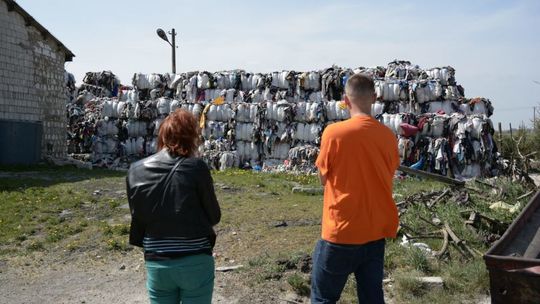 Dzikie składowisko ubrań w Bełżycach  