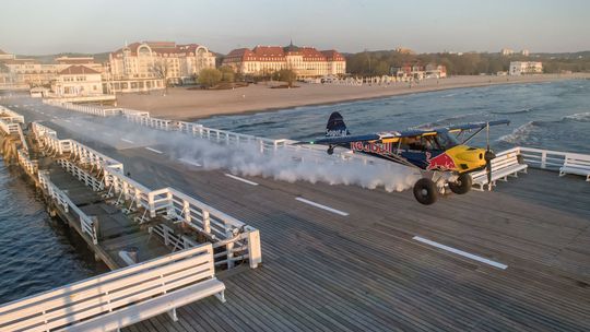 Łukasz Czepiela wylądował samolotem na molo w Sopocie