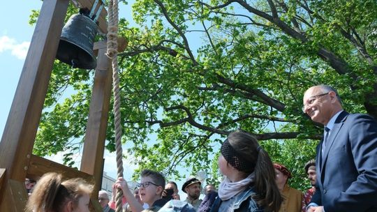 Odsłonięcie dzwonu Dwóch Unii