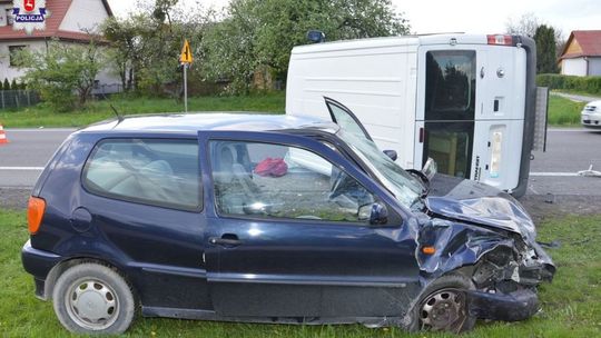 Zawada: Zderzenie busa i osobówki