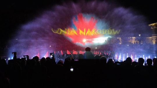 Fontanna: Premiera widowiska pt Unia Narodów z okazji 450. rocznicy zawarcia unii lubelskiej