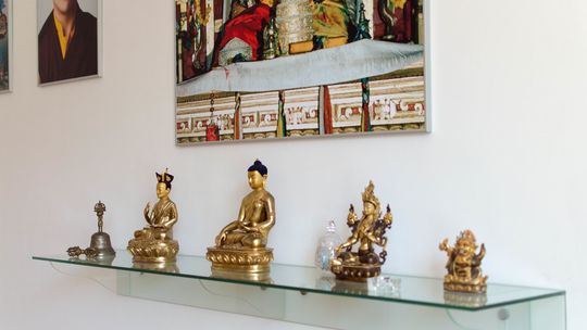 Trzy poziomy i trzy filary w buddyzmie