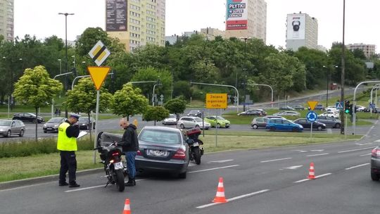 Wypadek na ul. Lubomelskiej w Lublinie. Zderzenie motocykla i auta