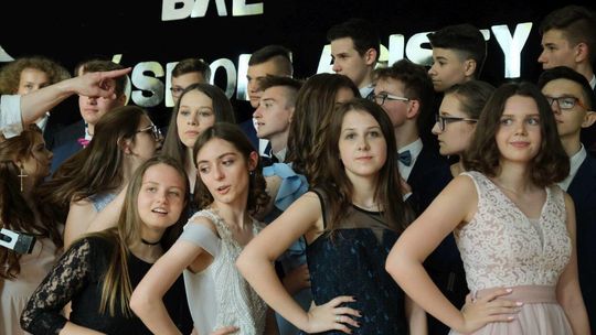 Szkoła Podstawowej Nr 45: Bal Absolwentów dla klas ósmych Szkoła Podstawowej Nr 45: Bal Absolwentów dla klas ósmych