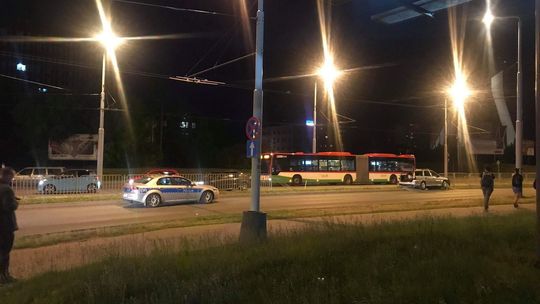 Wypadek na ul. Filaretów. Kierowca skosił barierki