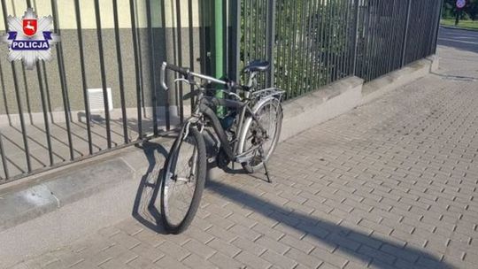 Jechał na kradzionym rowerze, spadł ze schodów