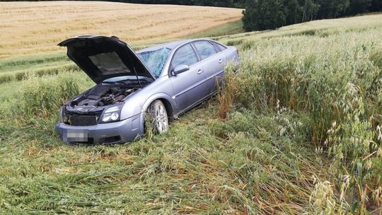 Chciała ominąć sarnę, wjechała w zboże