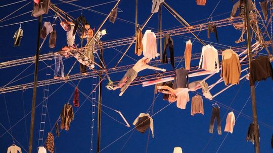 Podniebne akrobacje Les Lendemains i Les Philébulistes 