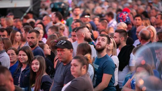 Wakacyjna Trasa Dwójki: Koncert na Rynku Wielkim w Zamościu Wakacyjna Trasa Dwójki: Koncert na Rynku Wielkim w Zamościu