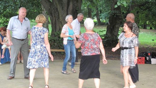 Rejowiec Fabryczny – świąteczna potańcówka pod Dworkiem Rejowiec Fabryczny – świąteczna potańcówka pod Dworkiem