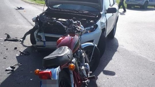 Nawóz. Zderzenie toyoty z motocyklami