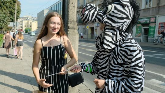 Bezpieczna droga do szkoły: happening na przejściu dla pieszych