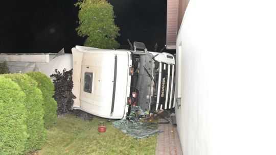 Polichna: Ciężarówka wjechała w budynek
