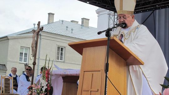 Chełm: Kardynał Dziwisz w bazylice na Górze Chełmskiej