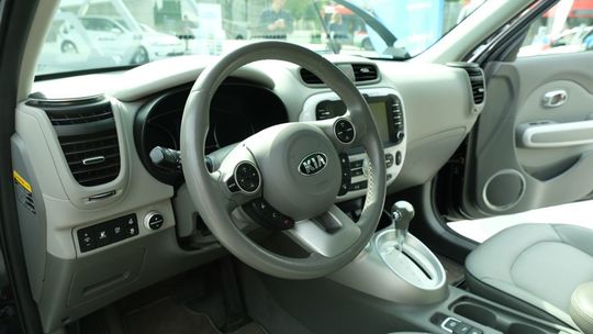 Kongres Nowej Mobilności w Lublinie. Samochody elektryczne przed LCK Kongres Nowej Mobilności w Lublinie. Samochody elektryczne przed LCK