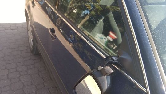 Nastolatkowie z Łęcznej szli i niszczyli samochody Nastolatkowie z Łęcznej szli i niszczyli samochody