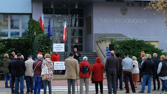 Protest przed puławskim sądem