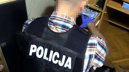 Zatrzymanie sześciu osób podejrzanych o posiadanie dziecięcej pornografii 