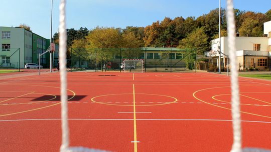 Boiska przy SP nr 6 w Puławach prawie gotowe Boiska przy SP nr 6 w Puławach prawie gotowe