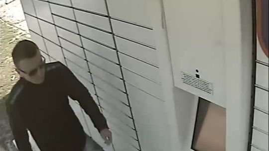 Oszuści odbierali przesyłki z paczkomatów Oszuści odbierali przesyłki z paczkomatów