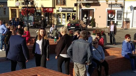 Jacek Sasin i parlamentarzyści na pl. Łuczkowskiego w Chełmie