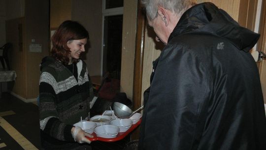 Samotność gorsza niż bezdomność. Gorący Patrol pomaga każdemu