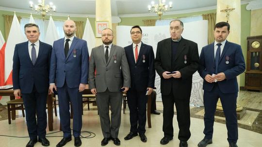 Wojewoda Lech Sprawka wręczył medale Pro Patria Wojewoda Lech Sprawka wręczył medale Pro Patria