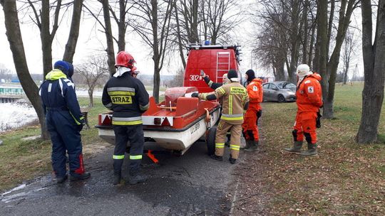 Poszukiwania mężczyzn nad Zalewem Zemborzyckim