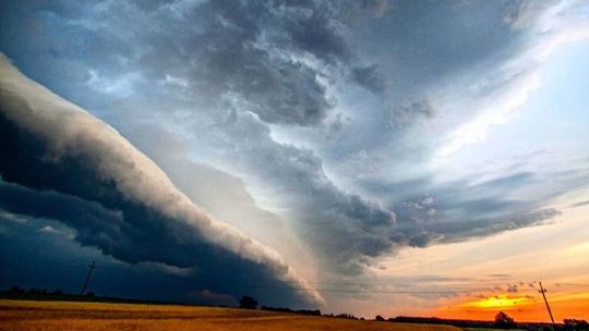 Burzowe chmury szelfowe, okolice Janowca