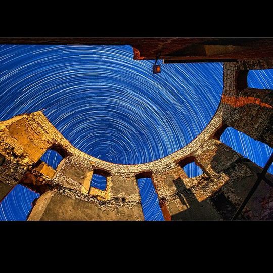 Pozorny ruch gwiazd, zamek w Janowcu