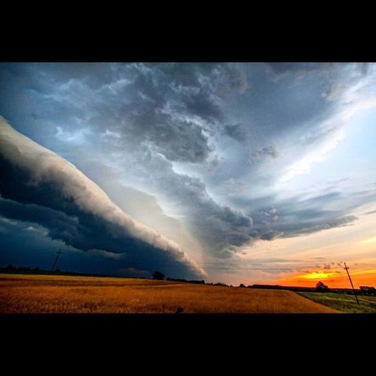 Burzowe chmury szelfowe, okolice Janowca